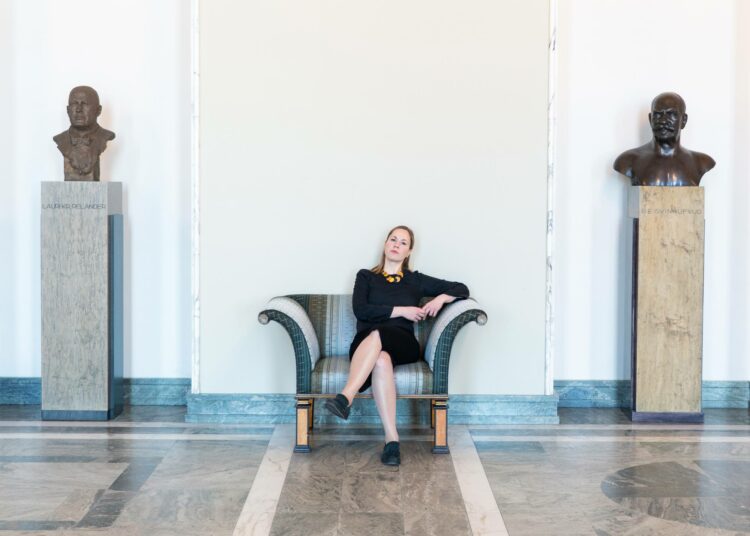 Hanna Sarkkinen on filosofian maisteri ja juuri valmistunut työn ohella tehdyistä johtamisen ylemmän ammattikorkeakoulututkinnon opinnoista.