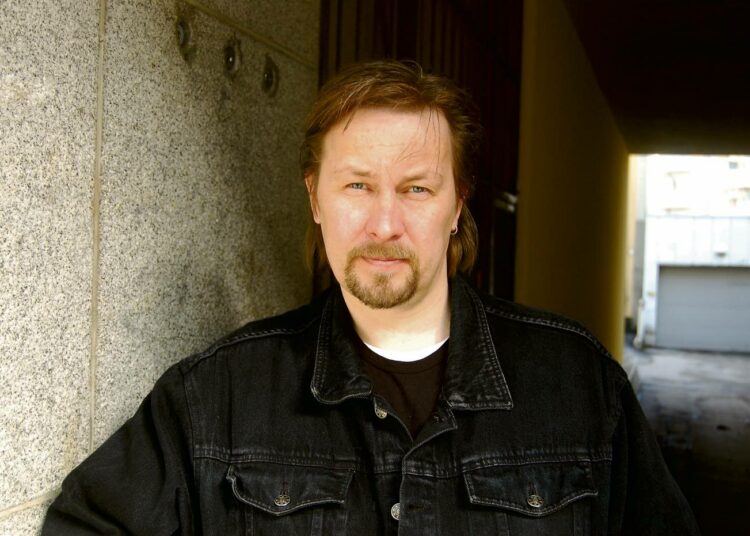 Isommin ääntä itsestään pitämättä Pekka Rokala on väsännyt yli 300 laulua ja julkaissut nyt jo viidennen pitkäsoittolevynsä, joka on perusähtäriläisen rakkaudentunnustus kotikaupungilleen.