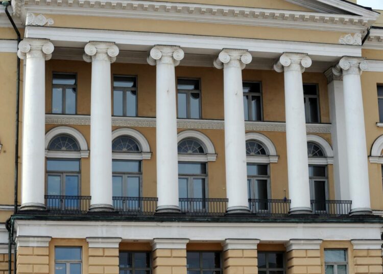 Vapaan sivistysyliopiston kehittäminen on yliopistoväen uuden työryhmän keskeinen tavoite. Kuvassa Helsingin yliopiston päärakennusta.