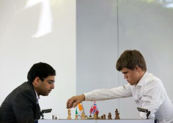 Grand Slamin voittaja Magnus Carlsen (oik.) pelasi Vishy Anandia vastaan Sao Paulossa.