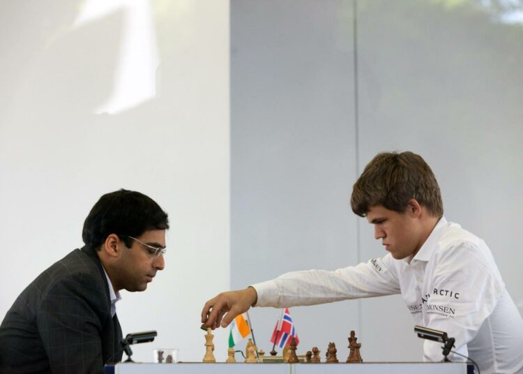 Grand Slamin voittaja Magnus Carlsen (oik.) pelasi Vishy Anandia vastaan Sao Paulossa.