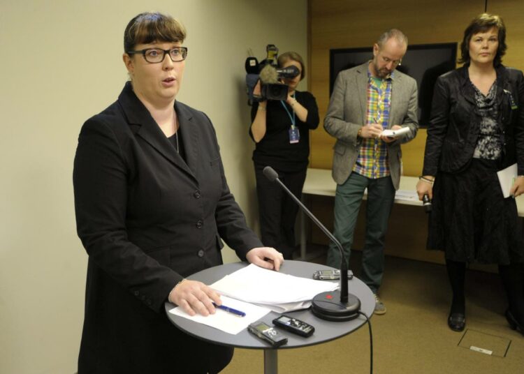 Liikenneministeri Merja Kyllönen piti tiedotustilaisuuden tiistaina.