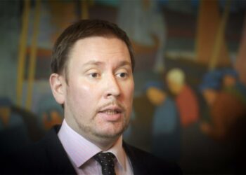 Kulttuuri- ja urheiluministeri Paavo Arhinmäki.