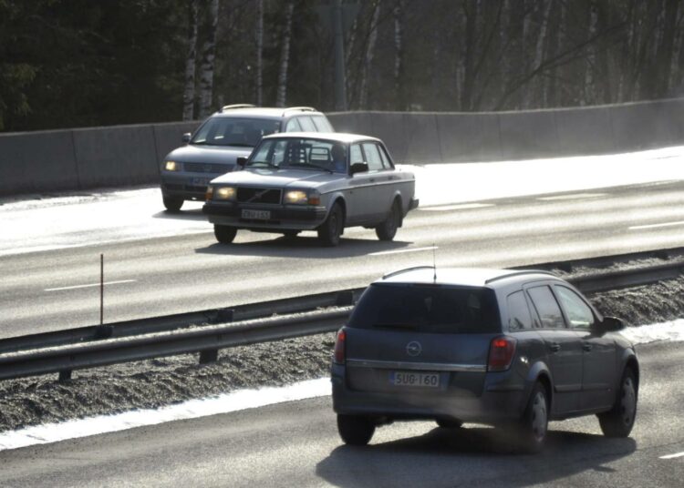 SAK:n hallituksen varapuheenjohtaja Matti Huutolan mukaan toimivat liikenneyhteydet ovat yritysten toiseksi tärkein sijoittumisperuste.