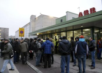 SAK:n vastaava työehtoasiantuntija Katarina Murto kuvailee laittomiksi väitettyjä lakkoja surulakoiksi, jotka liittyvät yt-neuvotteluihin ja niistä seuraaviin työvoiman vähentämistilanteisiin.