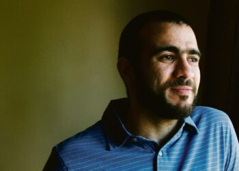 Kanadalainen Omar Khadr pidätettiin 15-vuotiaana Afganistanissa ja hän joutui Guantanamoon. Yli 10 vuoden jälkeen hän vapautui.