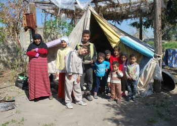 Ojasta allikkoon. Monet vuosikymmeniä Syyriassa pakolaisina asuneet palestiinalaiset ovat joutuneet jatkamaan pakoaan Libanoniin entistä kehnompiin oloihin.