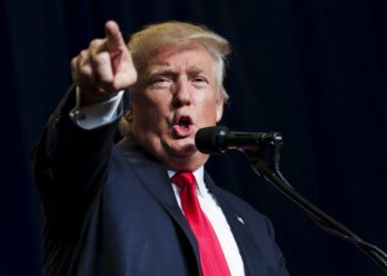 Presidenttiehdokas Donald Trump kohtaa kovenevaa arvostelua oman puolueensa riveistä.