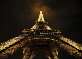 Pariisin Eiffel-tornissa julistettiin viime joulukuussa 1,5 asteen tavoitetta.