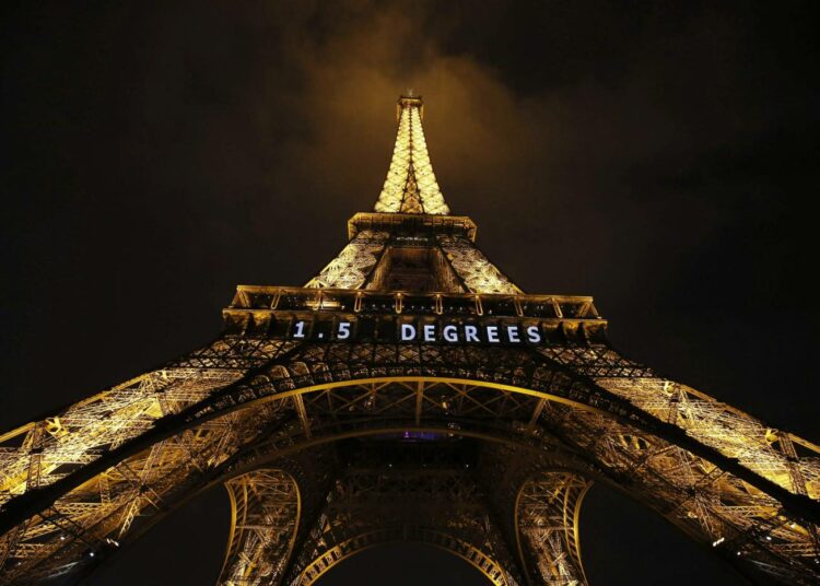 Pariisin Eiffel-tornissa julistettiin viime joulukuussa 1,5 asteen tavoitetta.