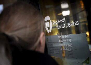 Taloudellinen toimeliaisuus on vilkasta. Eletään nousukautta. Työllisyydenkin pitäisi seuraavaksi nousta.