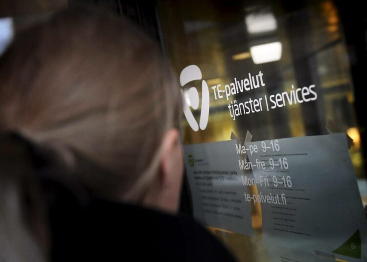 Taloudellinen toimeliaisuus on vilkasta. Eletään nousukautta. Työllisyydenkin pitäisi seuraavaksi nousta.