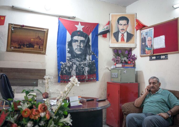 Che Guevaran ja Irakin kommunistien marttyyrinaan pitämän Jusuf Salmanin kuvat koristavat puoluetoimistoa Bagdadissa.