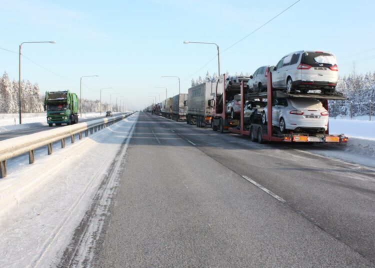 Suomen itäisen ulkorajan liikenne on vakiintunut 9 miljoonaan.