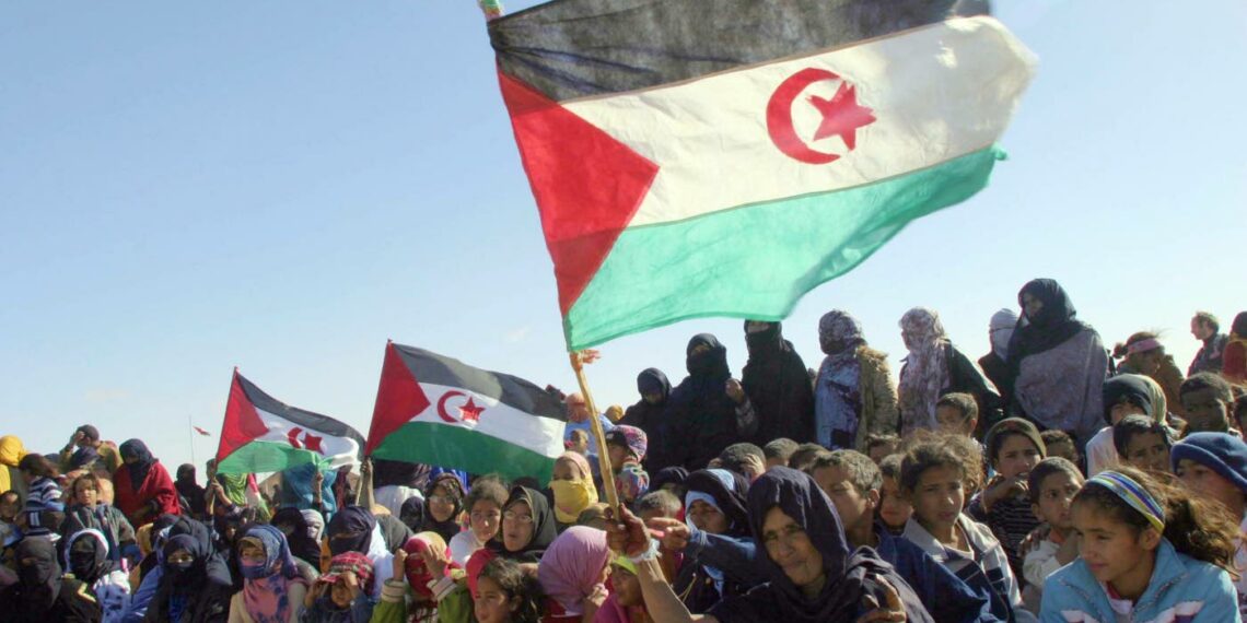 Ihmiset osoittivat tukeaan Länsi-Saharan itsenäistymiselle sahrawien pakolaisleireillä heti sen jälkeen, kun vuoden 1991 aselepo oli rikkoutunut viime marraskuussa.