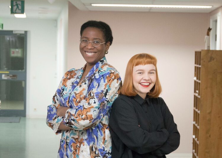 Vasemmisto-opiskelijat Jenny Kasongo (vas.) ja Jenni Suutari aloittavat Suomen ylioppilaskuntien liiton SYL:n hallituksessa vuodenvaihteessa.
