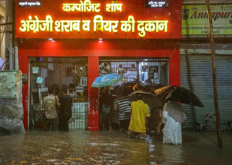 Kuva on lokakuun alusta Varanasista, jossa kovien sateiden monsuunikausi oli lopuillaan.