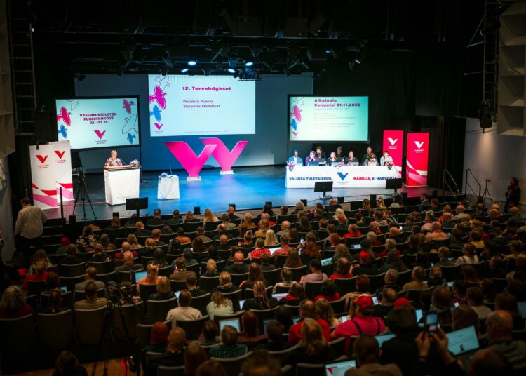 Vasemmistoliiton puoluekokous järjestettiin Vantaalla.