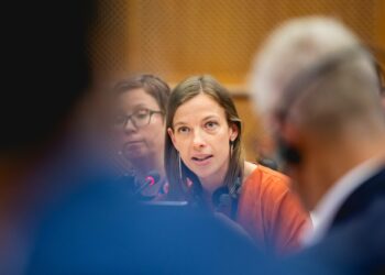 "Kyse on siitä, että Netanyahu sekä Trump näkivät historiallisen mahdollisuuden päästä eroon Khameneista", sanoo Li Andersson.