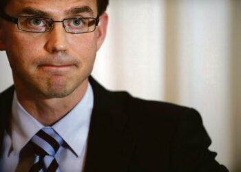 Valtiovarainministeri Jyrki Katainen esitti vuosi sitten budjetin toiveikkaiden odotusten pohjalta.