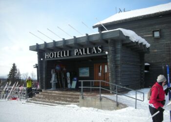 Hallituksen esitys mahdollistaa Pallastunturin hotellin laajennuksen.