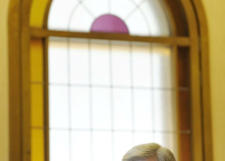 Nordea tehostaa henkilöstön kustannuksella. Suomen Nordean varatoimitusjohtaja Pekka Nuuttila esitteli yhtiön tulosta.