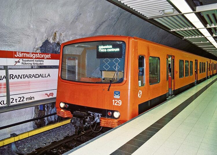 Metro otettiin lopulta käyttöön elokuussa 1982.