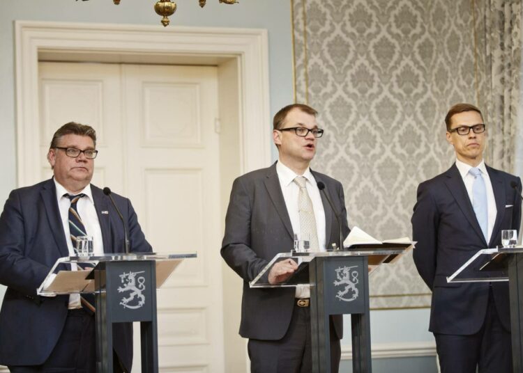 Tulevien hallituspuolueiden puheenjohtajat selvittivät hallitusneuvotteluita kertomatta juuri mitään.