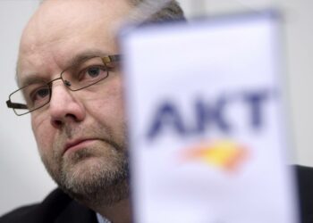 Auto- ja Kuljetusalan Työntekijäliitto AKT:n puheenjohtaja Marko Piirainen kertoi perjantaina, ettei liitto ole mukana yhteiskuntasopimuksessa. Sen hylkäsivät myös SEL, PAM ja Rakennusliitto.