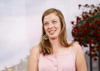Li Andersson vastaa kotisivuillaan Ilmastovanhemmat-kansalaisjärjestön avoimeen kirjeeseen. Kuva on otettu heinäkuussa Porin SuomiAreena-tapahtumassa.