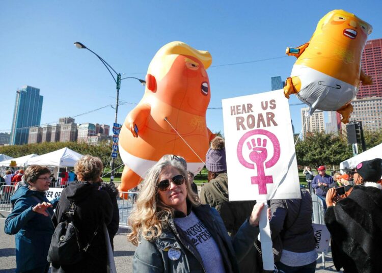 Chicagossa järjestettiin lokakuun puolivälissä naisten marssi äänestysaktiivisuuden kohottamiseksi ja trumpilaisia vastaan.