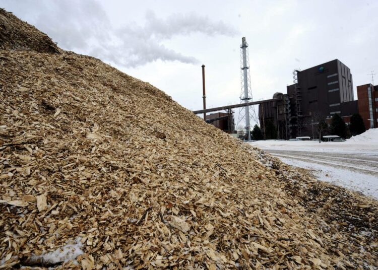 Turpeen poltto ei ole ympäristöystävällinen tapa tuottaa energiaa. Hiilidioksidipäästöt ovat isommat kuin kivihiilen tai öljyn.