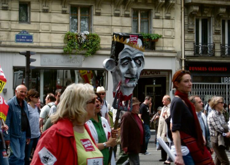 Ranskassa äänestetään joko presidentti Nicolas Sarkozyn puolesta tai vastaan. Sarkozya muistettiin myös yhdistyneen ay-liikkeen ja vasemmiston vappumarssilla Pariisissa.