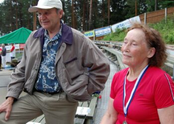 Paavo Venäläinen oli seuraamassa, kun vaimo Orvokki osallistui veteraanien SM-kisoihin.