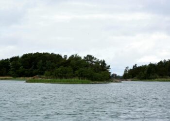 Metsähallituksen tarkoitus on ulottaa kansallispuisto etelässä aina Kustaviin saakka. Kuva Kustavin Vartsalasta.