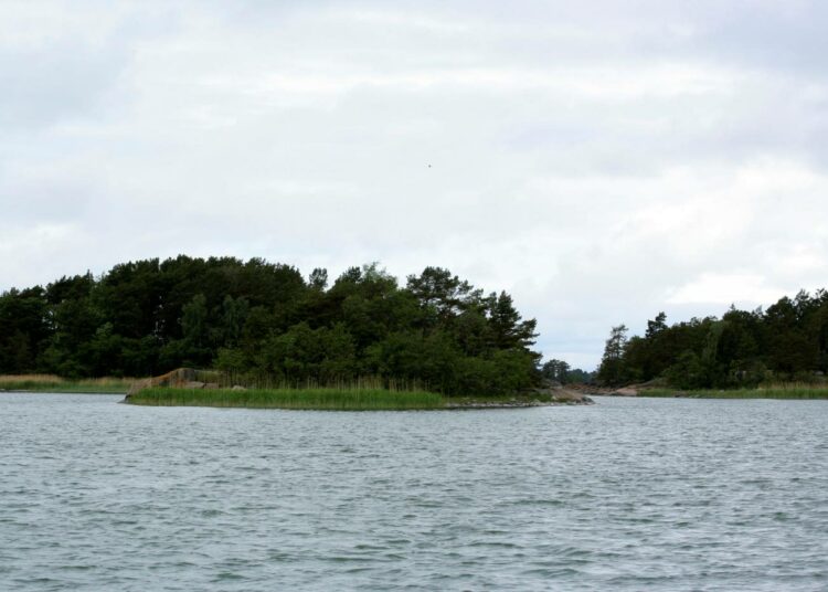 Metsähallituksen tarkoitus on ulottaa kansallispuisto etelässä aina Kustaviin saakka. Kuva Kustavin Vartsalasta.