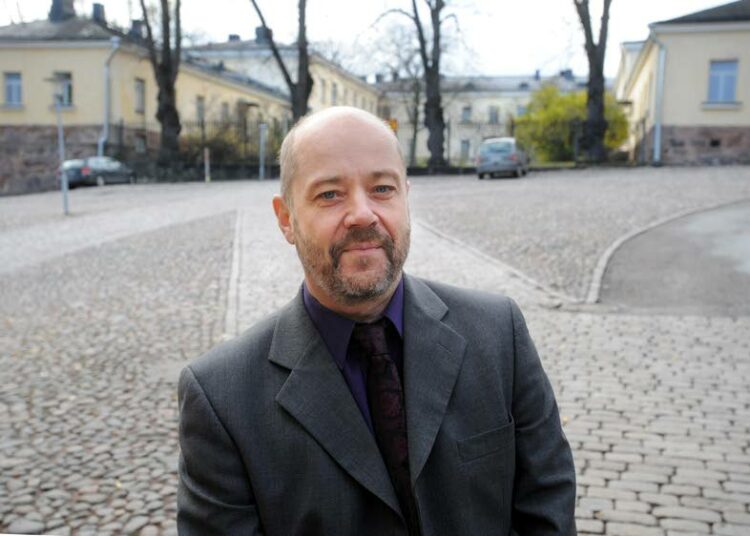 Jussi Pakkasvirta kuvaa globaalia sellutehtaiden siirtelyä maailmassa dramaattiseksi sellutangoksi.
