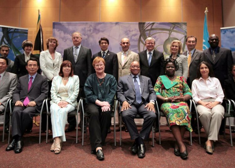 YK:n pääsihteeri Ban Ki-moonin asettama kestävän kehityksen paneeli piti toisen kokouksensa Kapkaupungissa Etelä-Afrikassa 24. - 25. helmikuuta 2011.