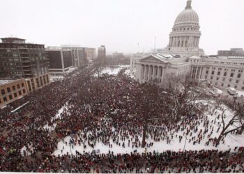 Wisconsinin osavaltion pääkaupungissa Madisonissa on nähty suurimmat mielenosoitukset sitten Vietnamin sodan.