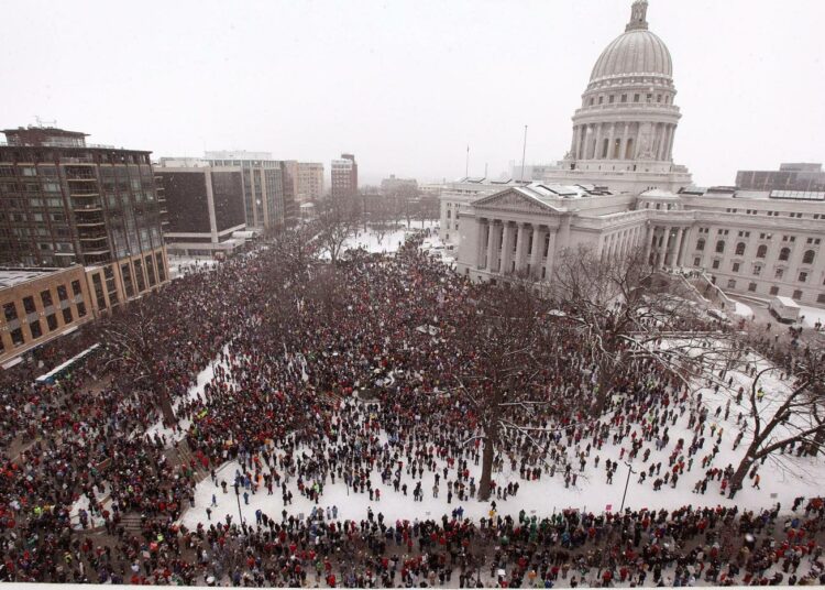 Wisconsinin osavaltion pääkaupungissa Madisonissa on nähty suurimmat mielenosoitukset sitten Vietnamin sodan.