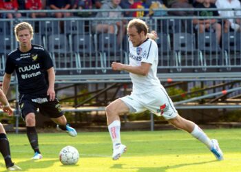 Timo Furuholmin (oik.) tyylinäyte viime vuoden heinäkuulta ottelusta FC Honka - FC Inter.