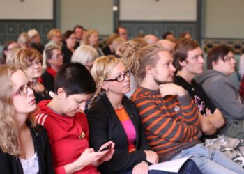 Tampereen Vasemmiston kuntavaalien ehdokkaita oli runsaasti mukana vaalikarkeloissa työväentalon Konsu-salissa viime lauantaina.