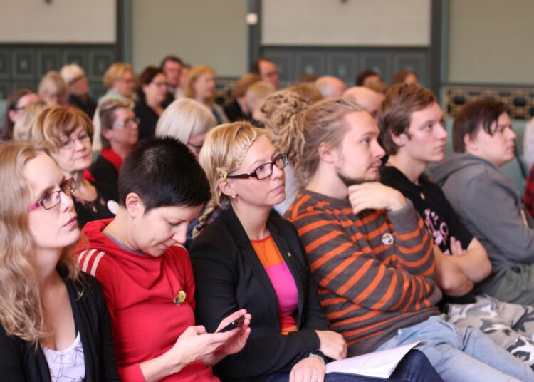 Tampereen Vasemmiston kuntavaalien ehdokkaita oli runsaasti mukana vaalikarkeloissa työväentalon Konsu-salissa viime lauantaina.