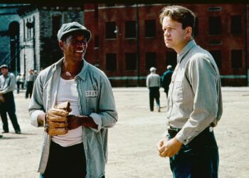 Rita Hayworth – avain pakoon perustuu Stephen Kingin pienoisromaaniin. Kuvassa Tim Robbins (oik.) ja Morgan Freeman.