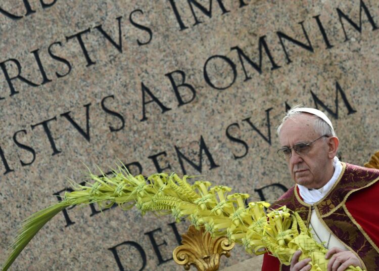 Uusi paavi Franciscus I palmusunnuntain juhlallisuuksissa viime sunnuntaina Vatikaanissa.