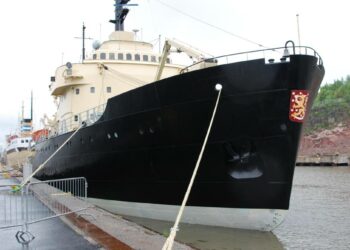Matkailujäänmurtaja Sampo juhlistaa 25-vuotista taivaltaan vierailemalla Turussa.