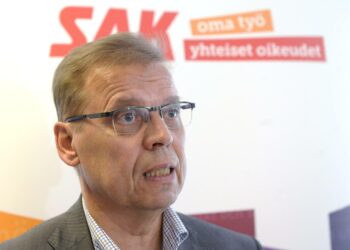 SAK:n puheenjohtaja Lauri Lyly.