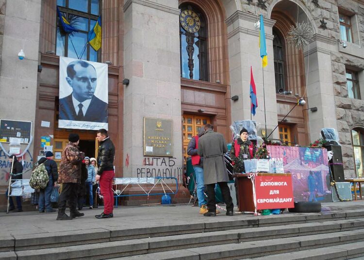Maidan-kumouksen aikaan tammikuussa 2014 Stepan Banderan kuva koristi kapinallisten päämajaa.