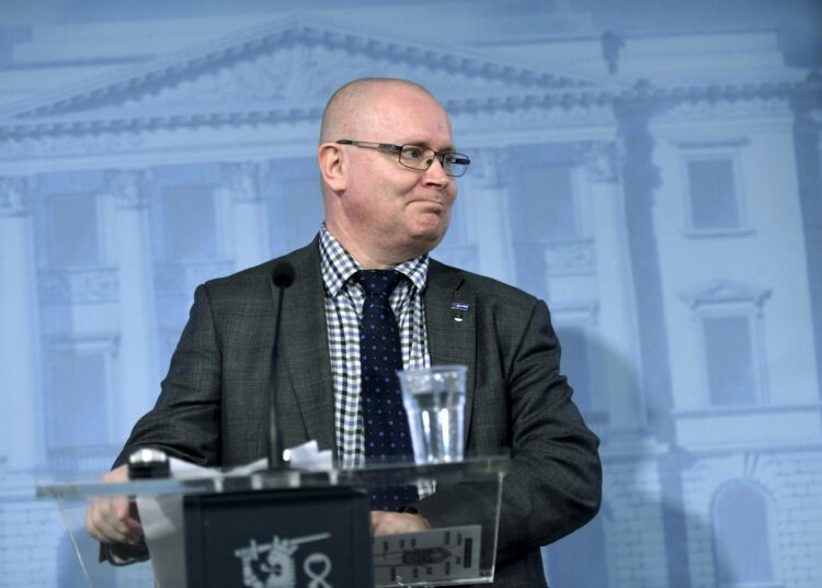 Ministeri Jari Lindström esitteli torstaina työttömyysturvaan tulevia uusia kiristyksiä.