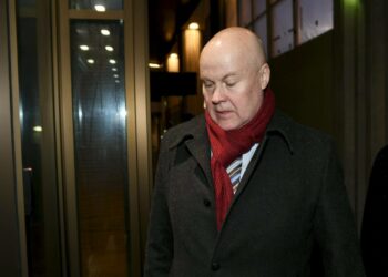 STTK:n puheenjohtaja Antti Palola saapui perjantaina tilaisuuteen, jossa vientiliittojen edustajat tapasivat muiden ammattiliittojen edustajia ns. Suomen malliin liittyvissä asioissa.